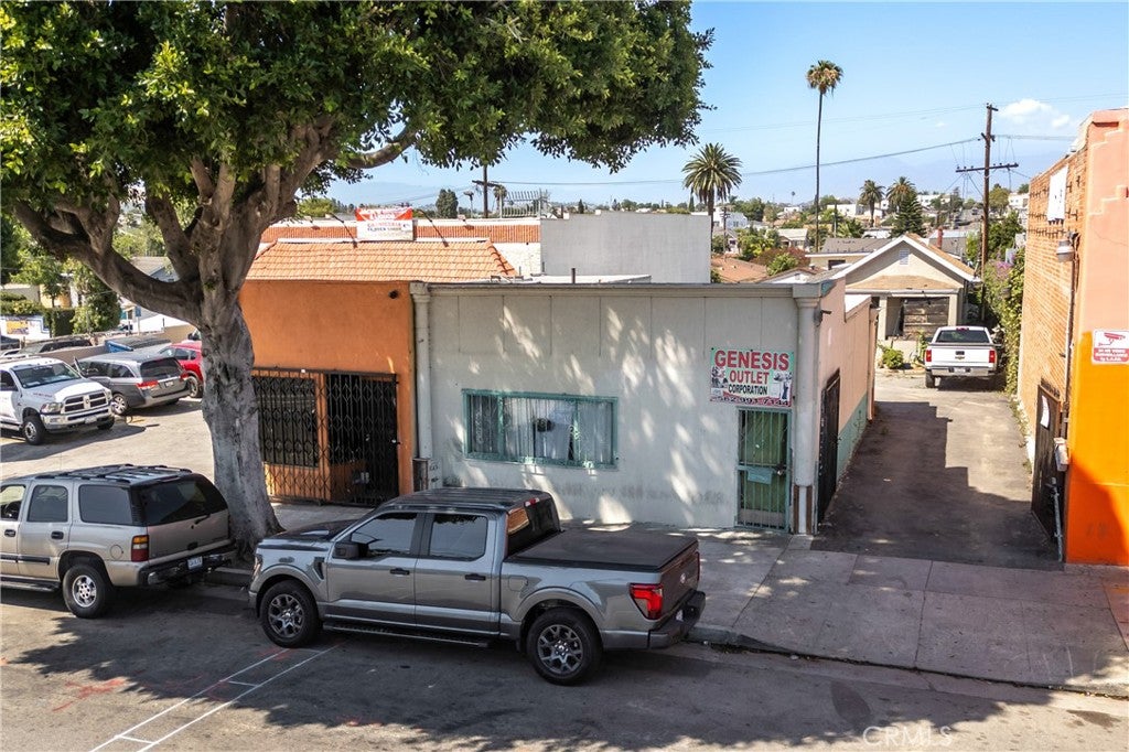2813 E Cesar Chavez Avenue
