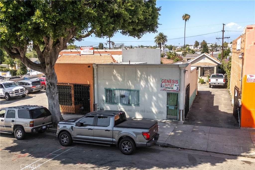 2813 E Cesar Chavez Avenue