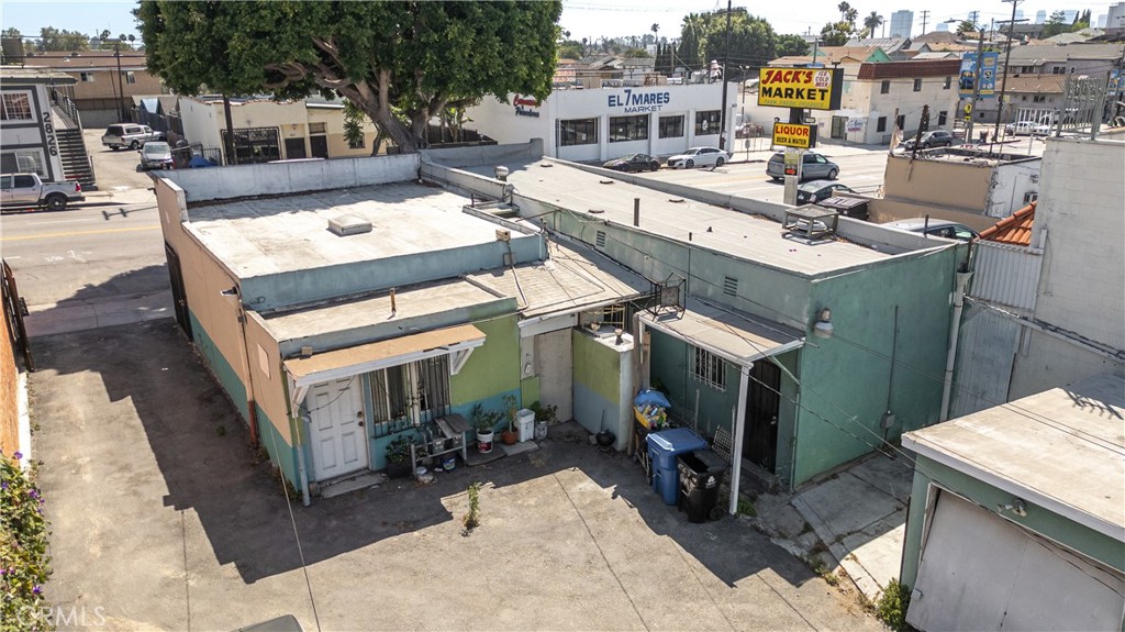 2813 E Cesar Chavez Avenue