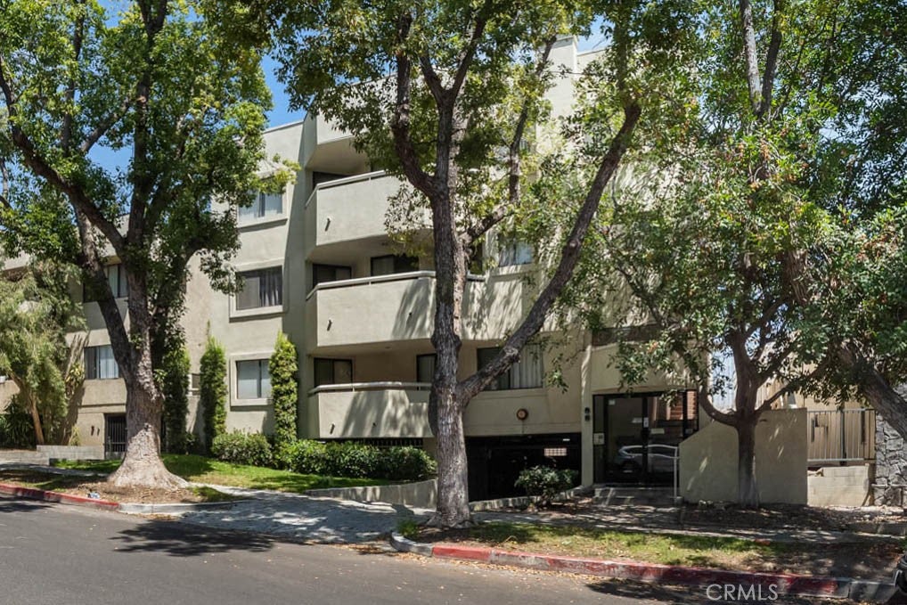 554 E San Jose 203