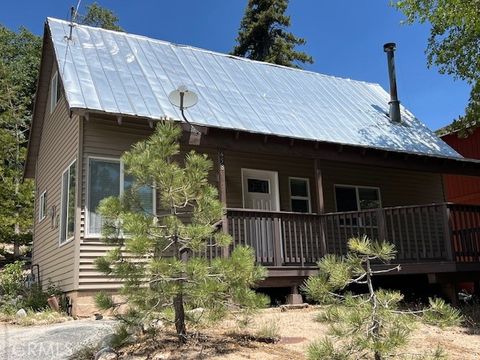 Photo of 658 Dahlia Drive, Green Valley Lake, CA 92341 (MLS # IV25145321) Photo of 658 Dahlia Drive, Green Valley Lake, CA 92341 (MLS # IV25145321)