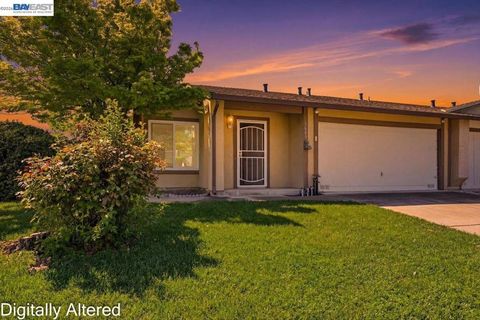 Photo of 1602 Autumn Oak Dr Dr, Livermore, CA 94551 (MLS # 41127321)