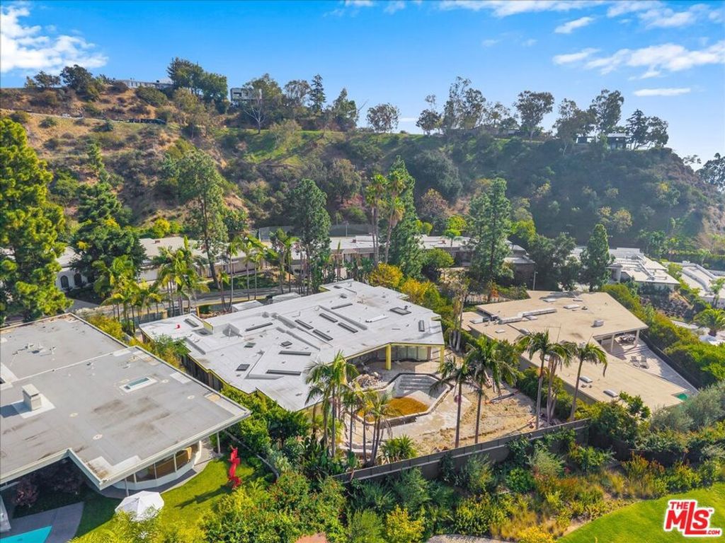 Photo of 1855 Loma Vista Drive, Beverly Hills, CA 90210 (MLS # 25620143)