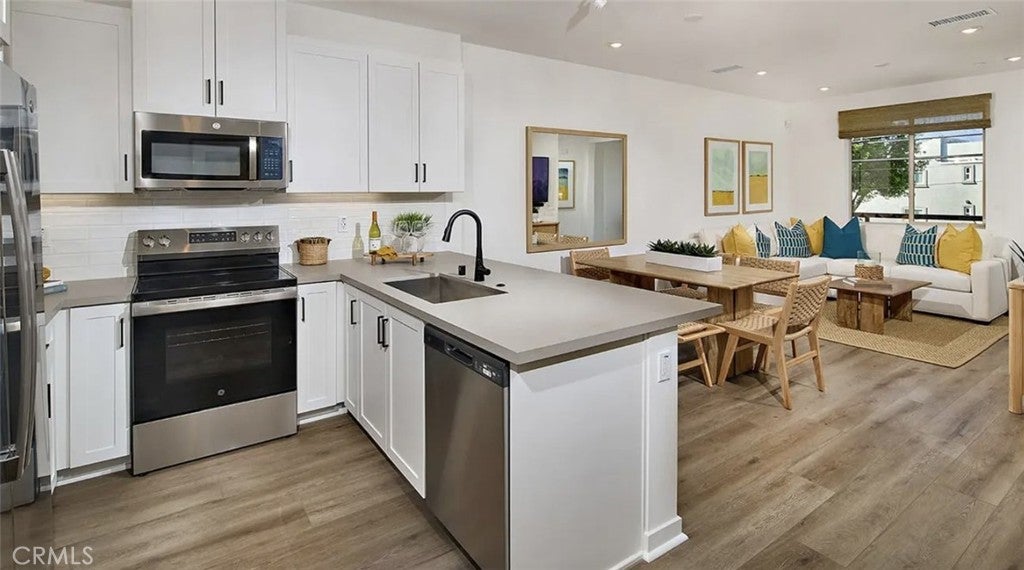 1304 W W Oak Crest Paseo