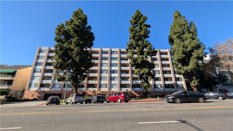 Photo of 421 S La Fayette Park Pl #720, Los Angeles, CA 90057 (MLS # MB25277817)