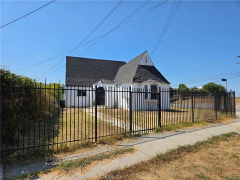 Photo of 452 Laconia Boulevard, Los Angeles, CA 90061 (MLS # DW25180655) Photo of 452 Laconia Boulevard, Los Angeles, CA 90061 (MLS # DW25180655)