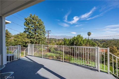 Photo of 332 Anita Dr, Pasadena, CA 91105 (MLS # AR26200615)