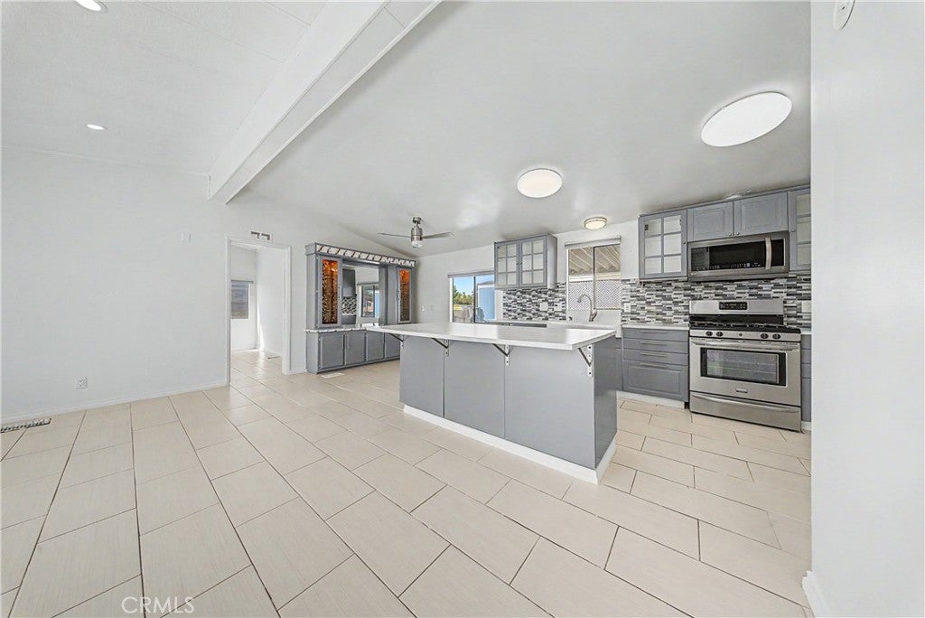 2545 E Avenue I 17