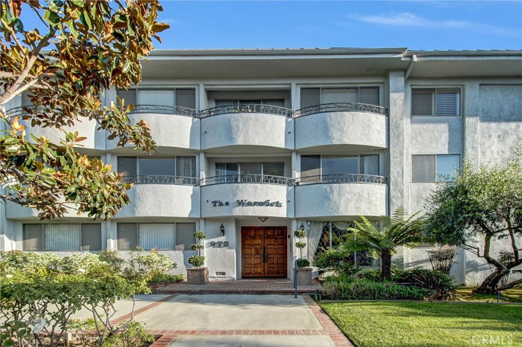 972 E California 304