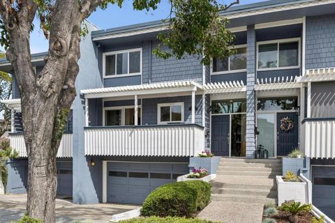 Photo of 617 E Fox Court, Redwood City, CA 94061 (MLS # ML82039858)