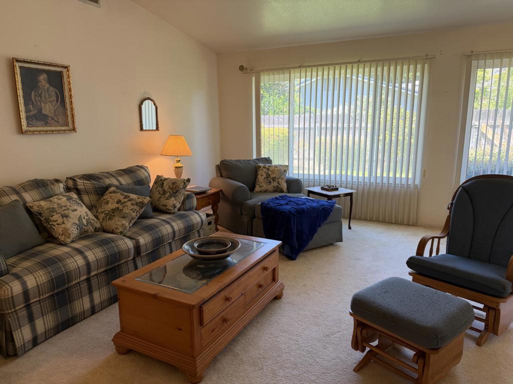 3705 Kona Oak Drive