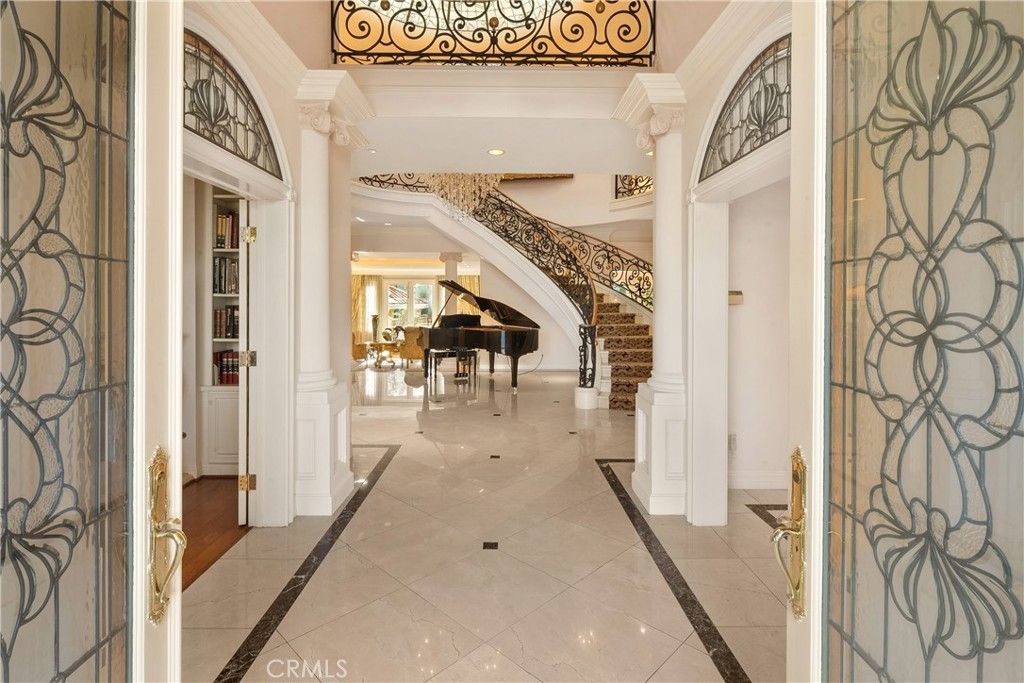 Photo of 11740 Wetherby Lane, Bel Air, CA 90077 (MLS # SR25277415)