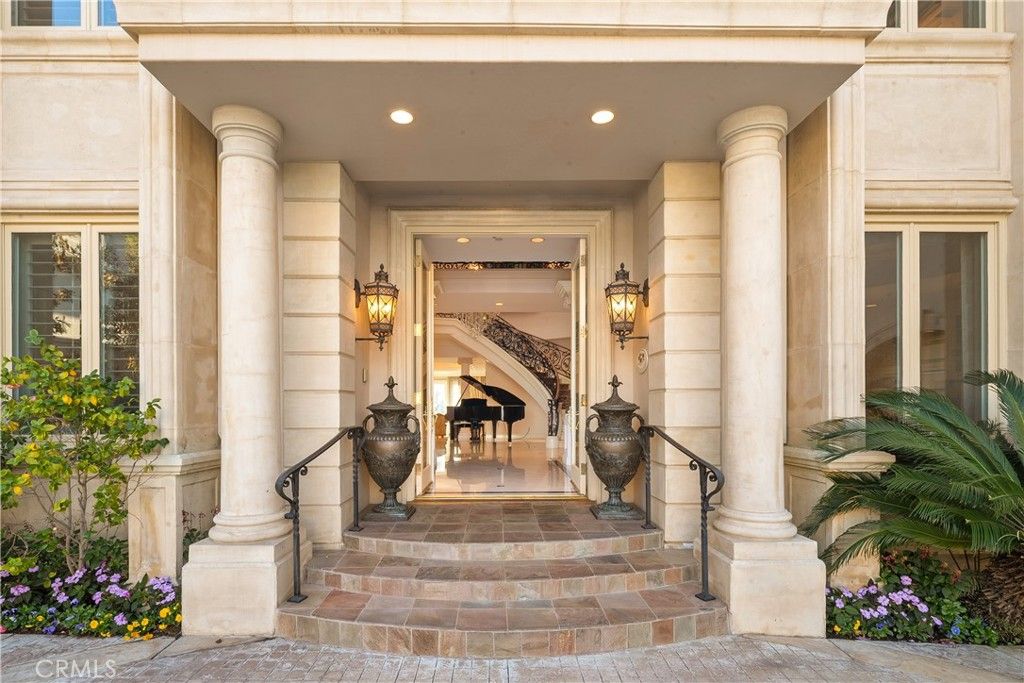 Photo of 11740 Wetherby Lane, Bel Air, CA 90077 (MLS # SR25277415)