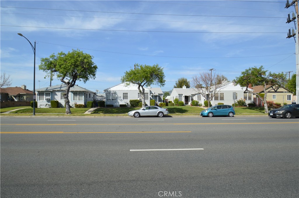 3007 W Victory Boulevard