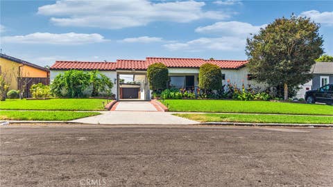 Photo of 602 W 121st ST, Los Angeles, CA 90044 (MLS # DW26152318)