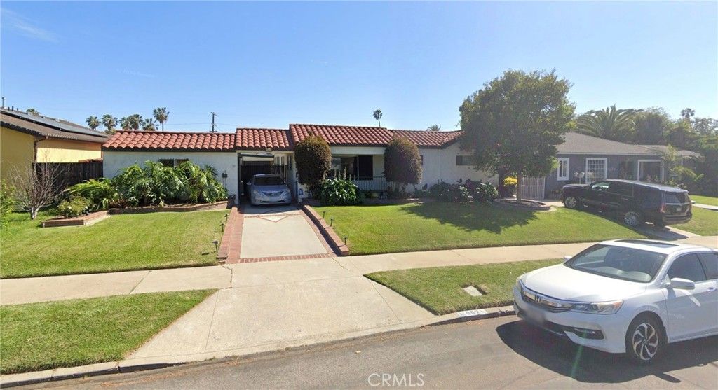 Photo of 602 W 121st ST, Los Angeles, CA 90044 (MLS # DW26152318)