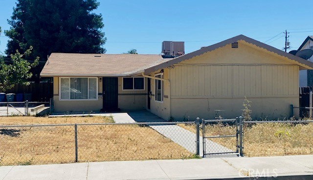 Charming Duplex near the Heart of Chowchilla!
Welcome to 113 & 115 Alameda Avenue! Whether you’re a savvy investor looking to expand your portfolio or a homeowner searching for dual living potential, this property delivers value and versatility.
Each unit features 2 spacious bedrooms and 1 full bathroom, offering a functional floor plan that lives much larger than its square footage suggests. With separate gas meters, off-street parking and dedicated yards, these residences provide independence and privacy for both tenants or occupants.
Located just minutes from schools, shopping, dining, and freeway access, this duplex blends small-town comfort with commuter-friendly convenience.
Live in one unit and rent the other—or rent both for passive income.
Don’t wait—schedule a showing with your preferred Realtor today!