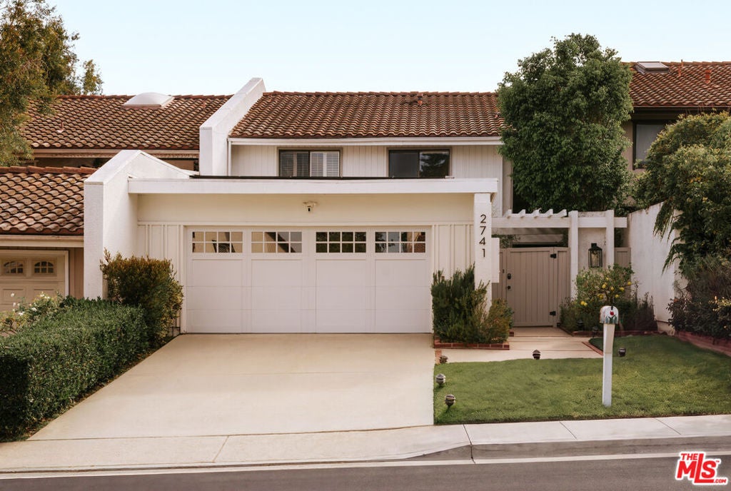 2741 Bottlebrush Drive
