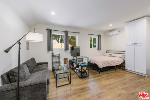 Photo of 11682 W Hatteras St St, North Hollywood, CA 91601 (MLS # 25611275) Photo of 11682 W Hatteras St St, North Hollywood, CA 91601 (MLS # 25611275)