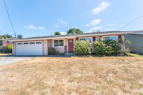 Photo of 1072 E Chestnut Street, Fort Bragg, CA 95437 (MLS # C1-11482)