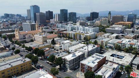 Photo of 2809 W 8th Street, Los Angeles, CA 90005 (MLS # 25617729)