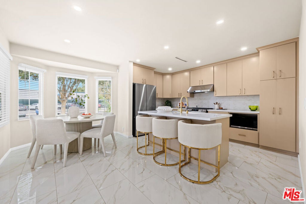 1444 N Ontario Street, Burbank CA 91505