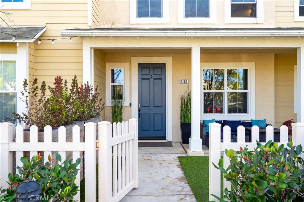 3108 N Oxnard Boulevard