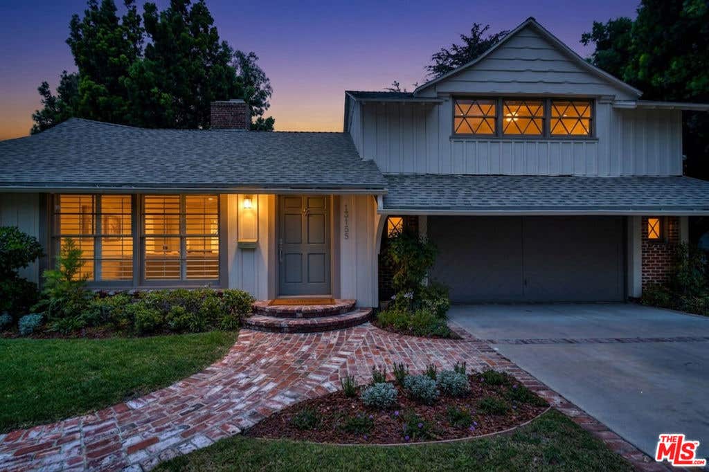 Photo of 13155 Margate Street, Sherman Oaks, CA 91401 (MLS # 26854551)