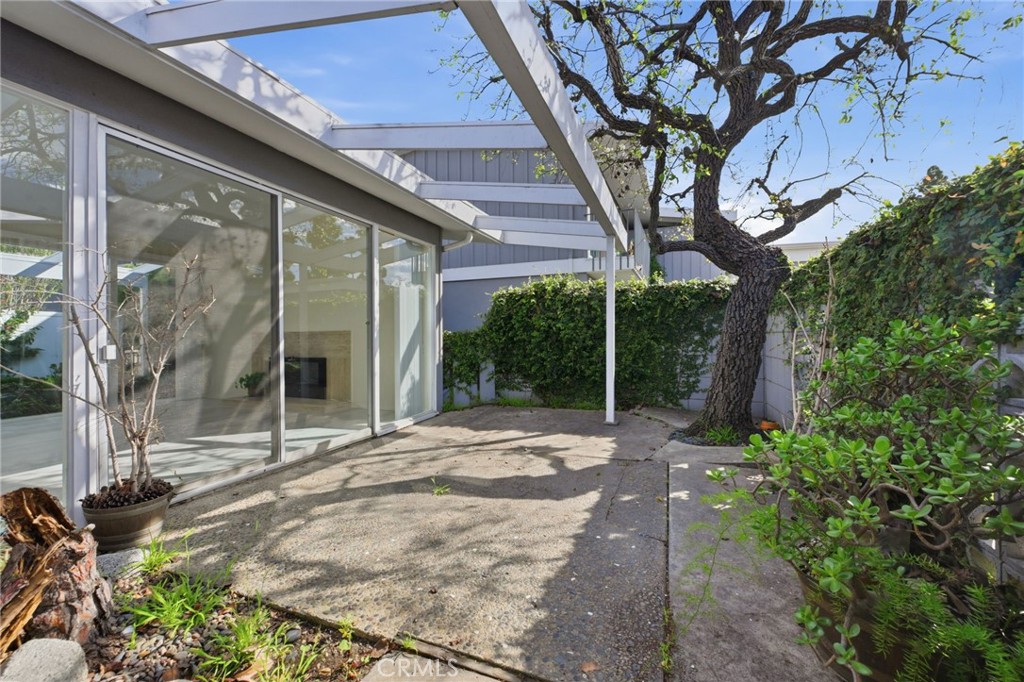 1510 Westcliff Drive 1