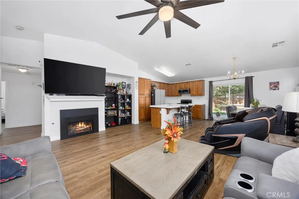 Bakersfield, California 93311, United States, 3 Bedrooms Bedrooms, ,2 BathroomsBathrooms,Residential,Active,204044