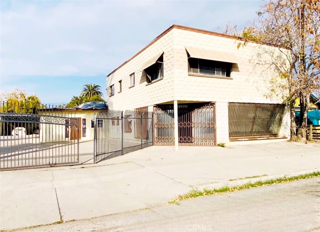 338 W 7th Street
