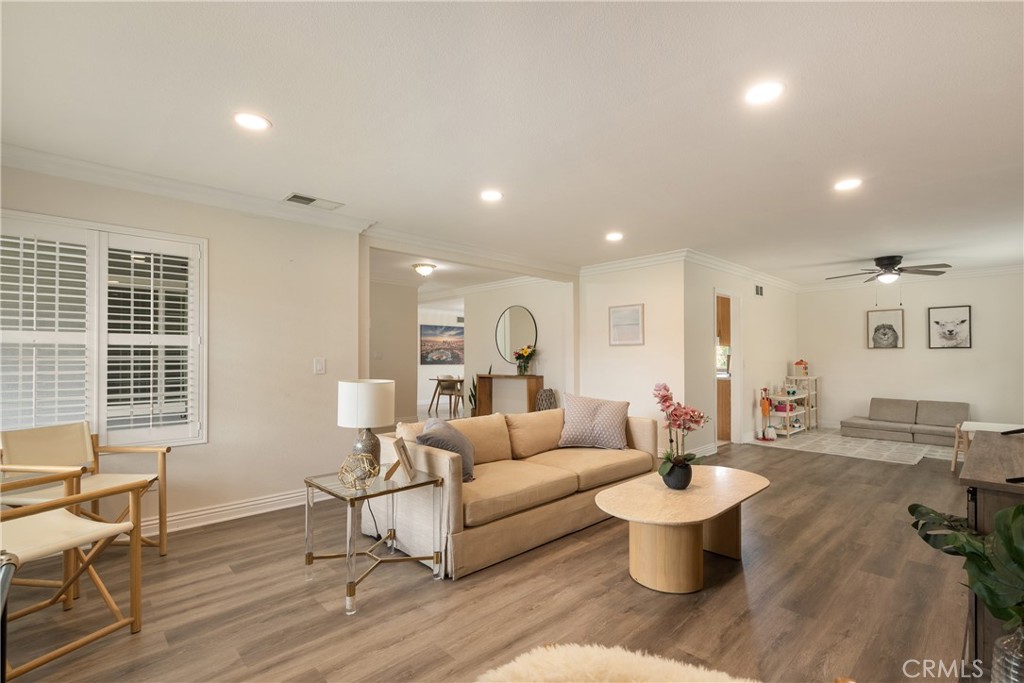 205 N Rimhurst