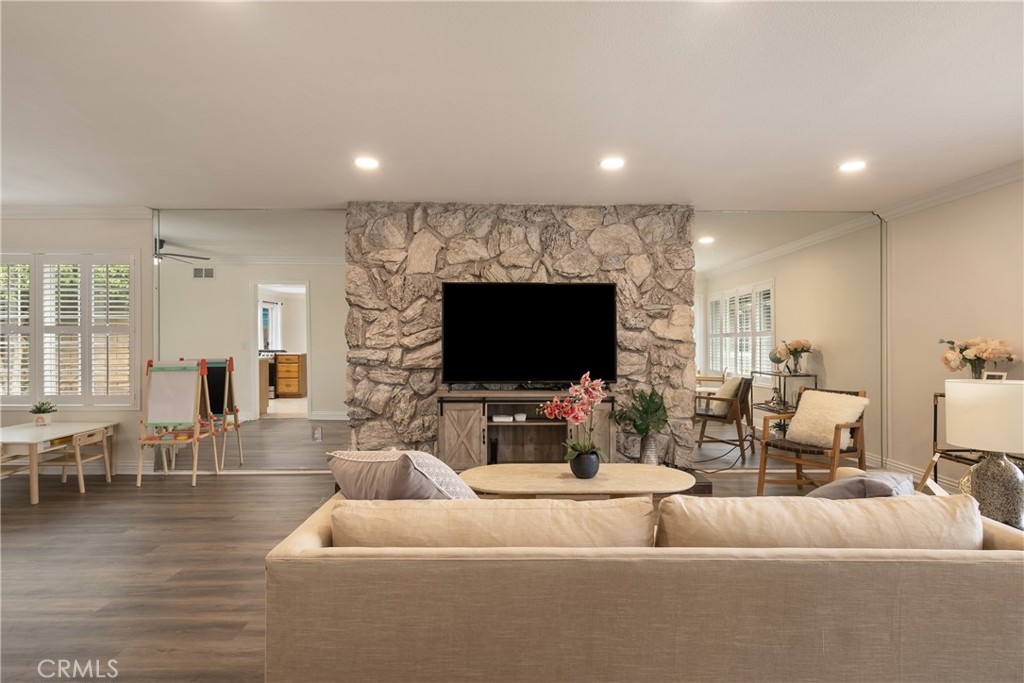 205 N Rimhurst