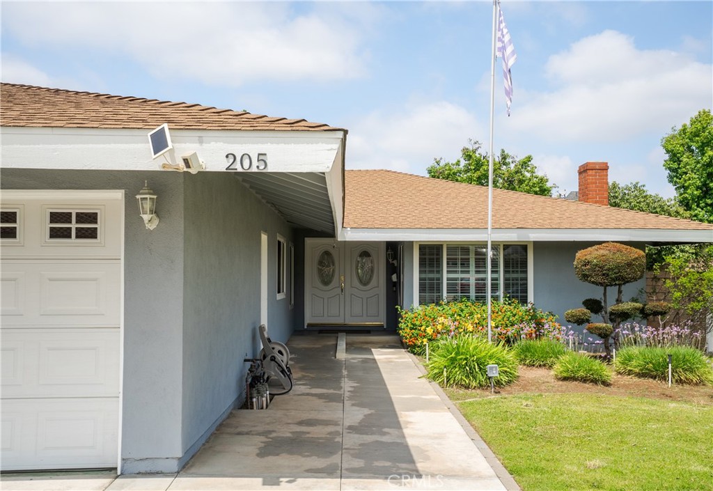 205 N Rimhurst