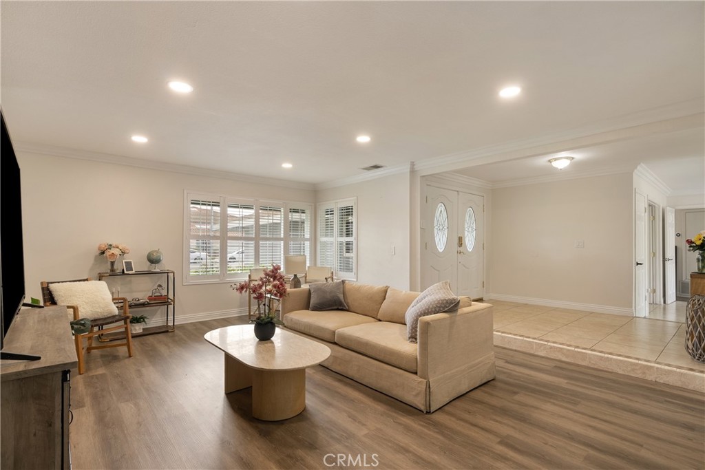 205 N Rimhurst