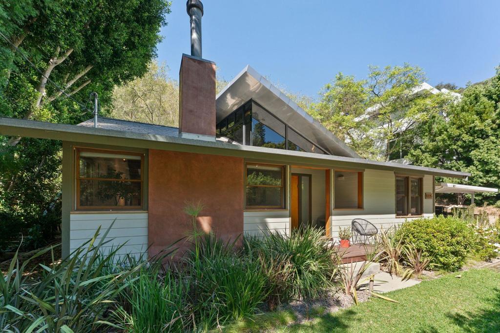 Photo of 10335 Oletha Lane, Los Angeles, CA 90077 (MLS # 219154108PS)