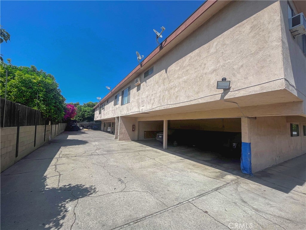 6535 Fulton