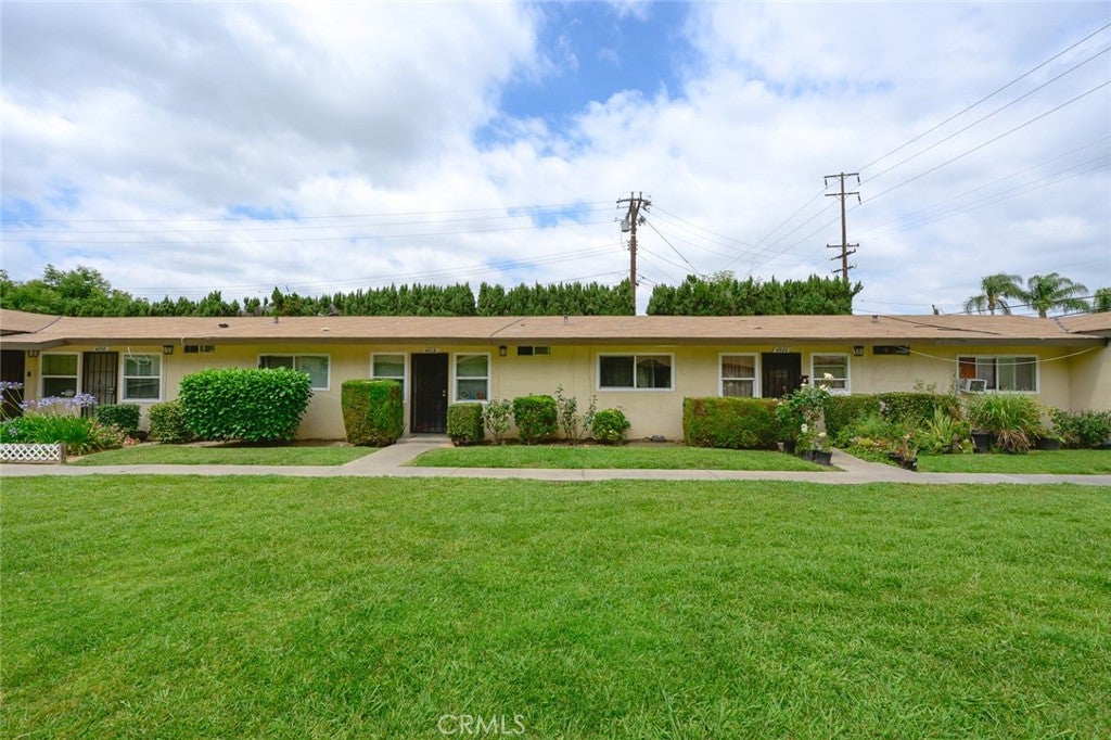 4032 W Valencia Drive
