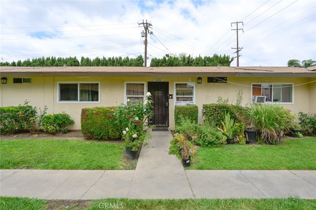 4032 W Valencia Drive