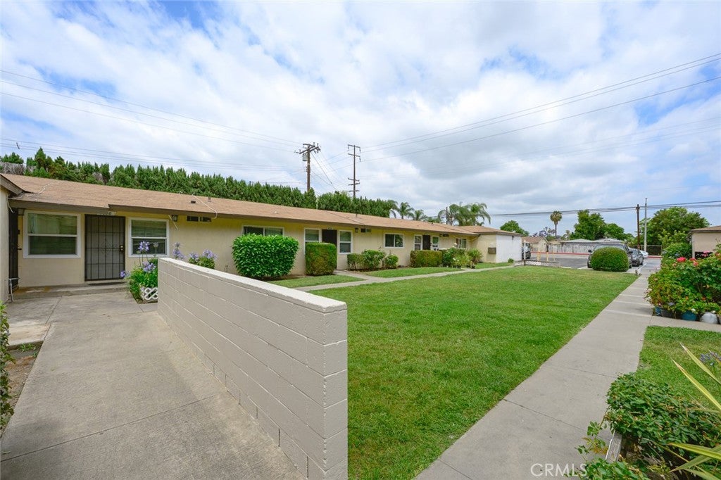 4032 W Valencia Drive