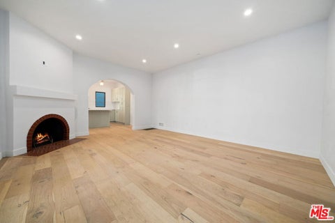 Photo of 8014 W 4th Street, Los Angeles, CA 90048 (MLS # 26104684)