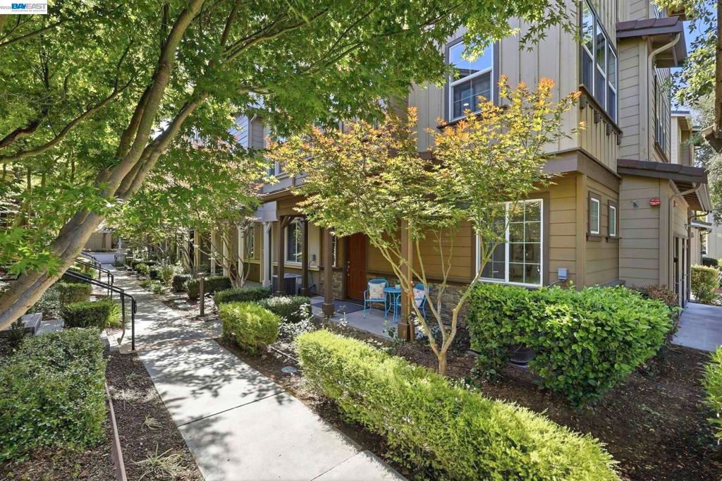 Photo of 6951 N Mariposa Ln Ln, Dublin, CA 94568 (MLS # 41136867)