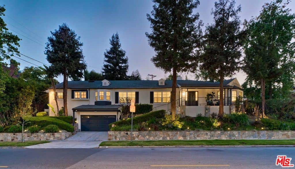 Photo of 1609 Comstock Avenue, Los Angeles, CA 90024 (MLS # 26852261)