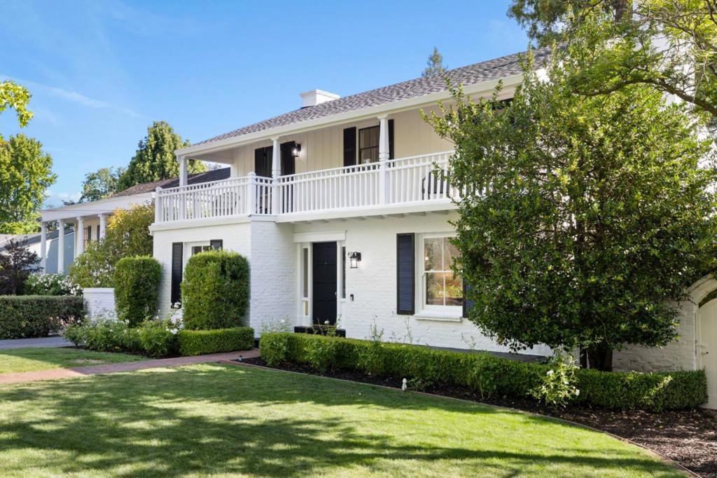 48 Turnsworth Avenue