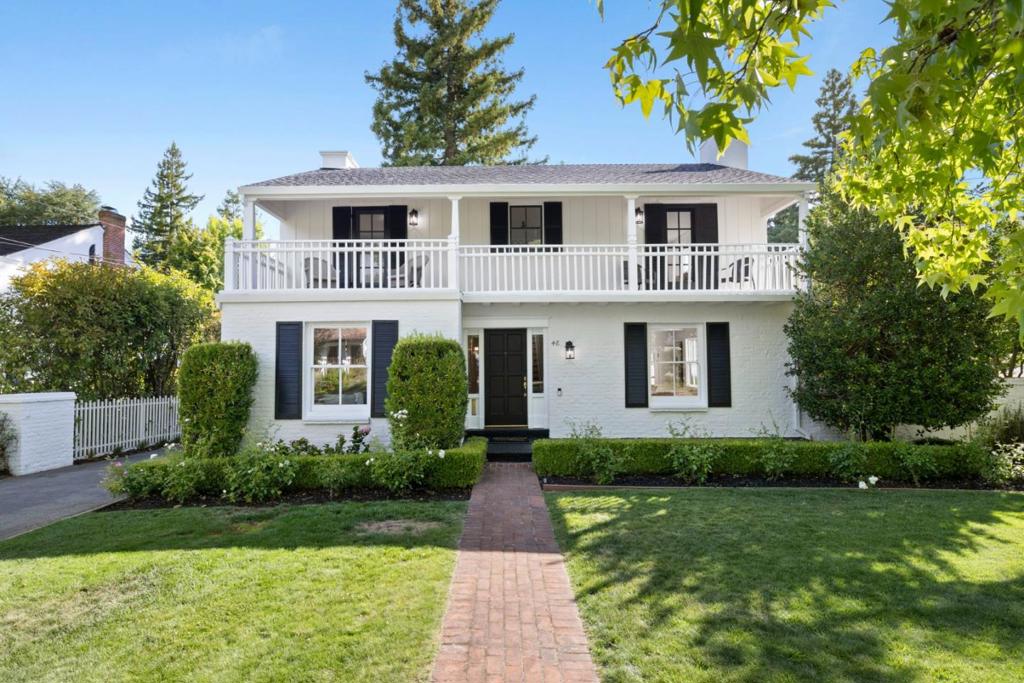48 Turnsworth Avenue