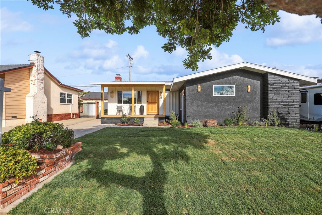 2902 Ladoga Avenue