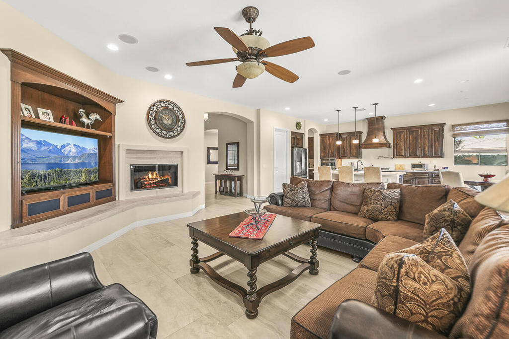81129 Soaring Hawk Court