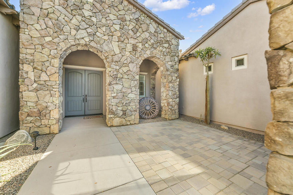 81129 Soaring Hawk Court
