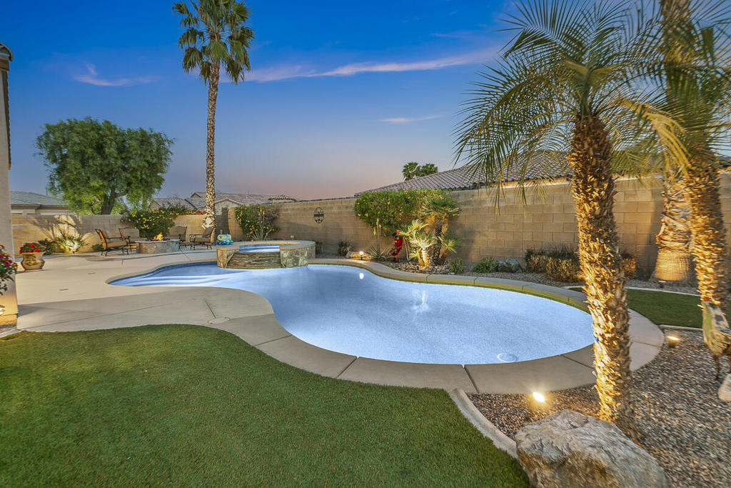 81129 Soaring Hawk Court