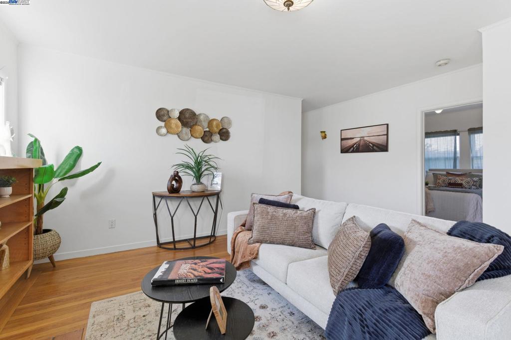 LAUREL - Residential